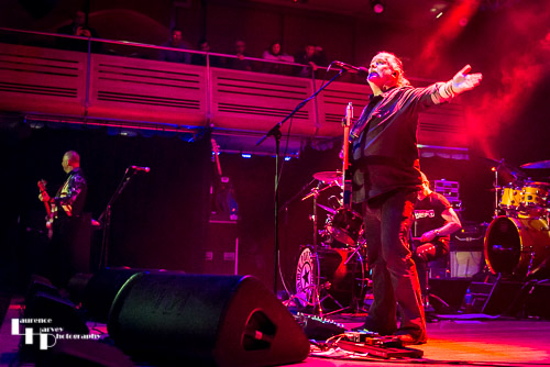 Jamie Porter on vocals & guitar