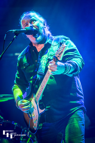 Jamie Porter on vocals & guitar