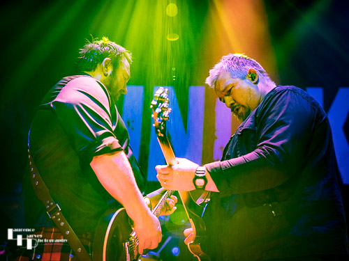 Alan & Stevie Nimmo on guitars
