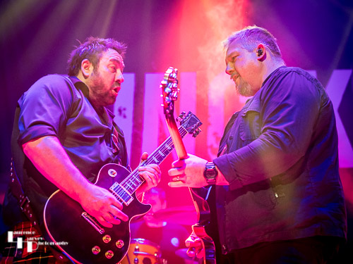 Alan & Stevie Nimmo on guitars