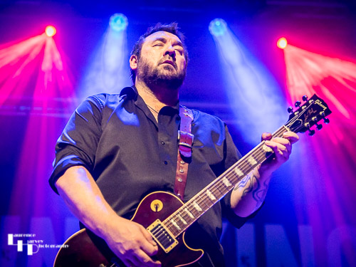Alan Nimmo on guitar & vocals
