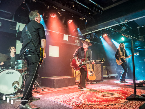 Kiefer Sutherland & his band on stage at The Waterfront