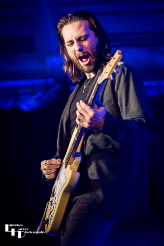 Laurence Jones on guitar & vocals
