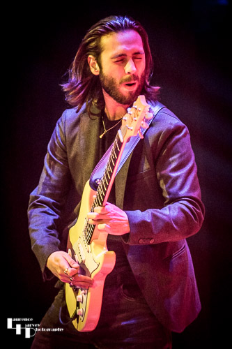 Laurence Jones on guitar & vocals