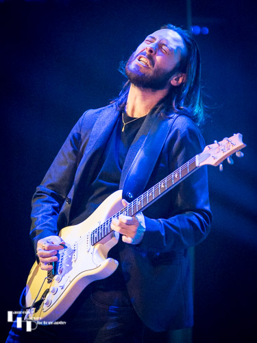 Laurence Jones on guitar & vocals