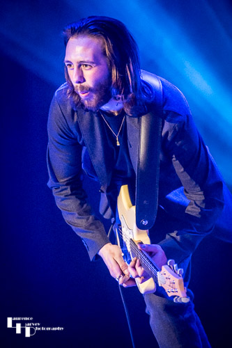 Laurence Jones on guitar & vocals