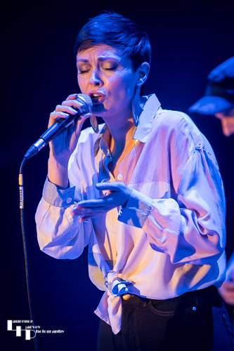 Jana Varga on vocals