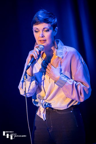 Jana Varga on vocals