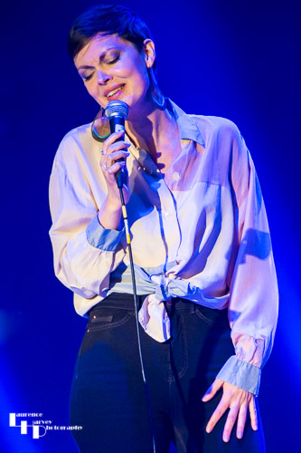 Jana Varga on vocals