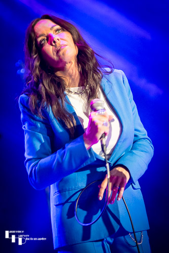 Mim Grey on vocals
