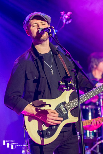 Mike Mayfield on guitar & vocals