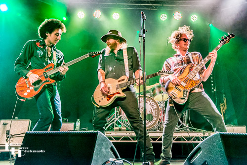 Robert Jon Burrison on vocals & guitar, Warren Murrel on bass & Henry James on guitar