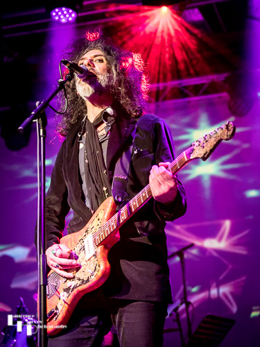 Kavus Torabi on guitar & vocals