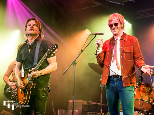 Dean Fairhurst on vocals with guest, Vintage Trouble's Nalle Colt on guitar