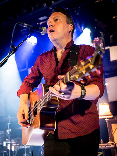 Jim Kirkpatrick on acoustic guitar