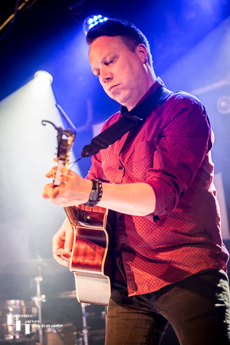 Jim Kirkpatrick on acoustic guitar
