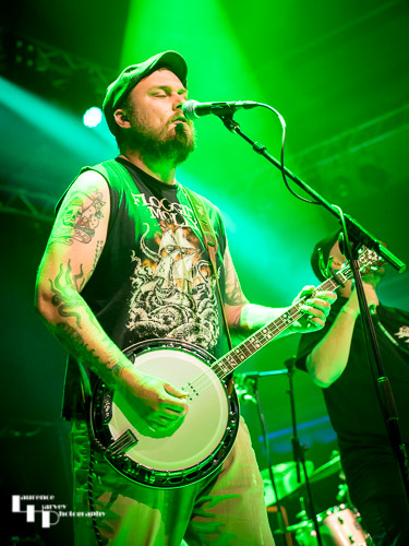 Tom Hardy on banjo