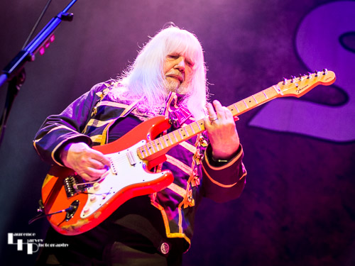 Andy Scott on guitar