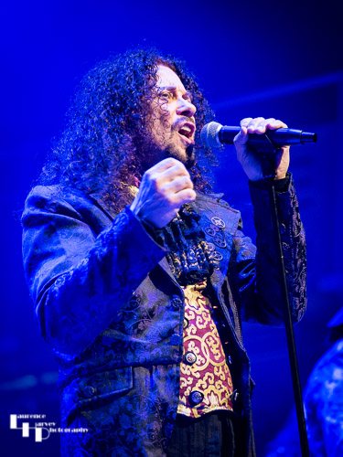 Paul Manzi on vocals