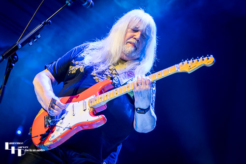 Andy Scott on guitar