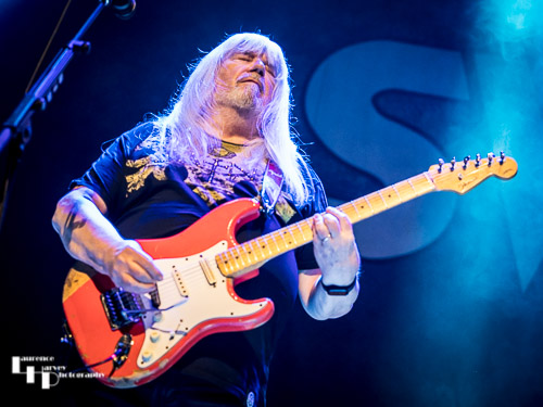 Andy Scott on guitar