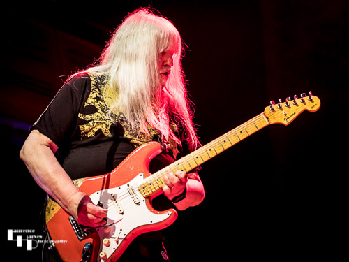 Andy Scott on guitar
