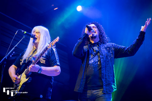 Andy Scott on guitar & vocals, Paul Manzi on vocals