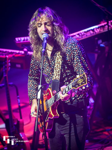 Tom Shemerr on guitar