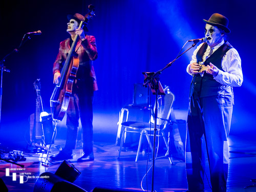 Martyn Jaques on vocals & ukulele, Adrian Stout on double bass