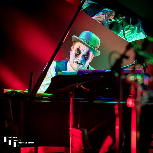 Martyn Jaques on vocals & piano