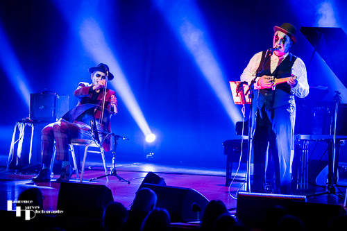 Martyn Jaques on vocals & ukulele, Adrian Stout on musical saw