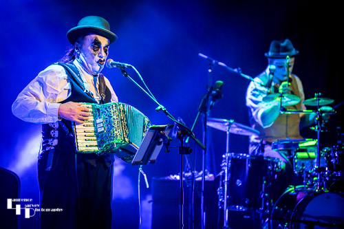 Martyn Jaques on vocals & accordion, Budi Butenop on drums