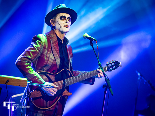 Adrian Stout on guitar & vocals