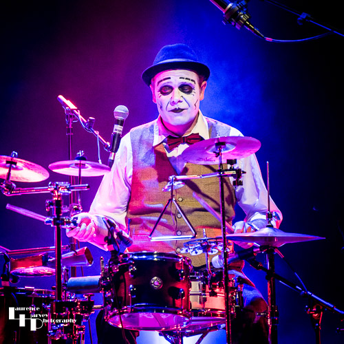 Budi Butenop on drums
