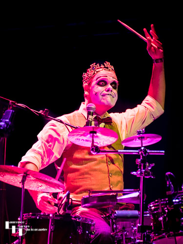 Budi Butenop on drums