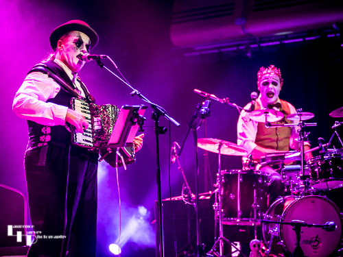 Martyn Jaques on vocals & accordion, Budi Butenop on drums