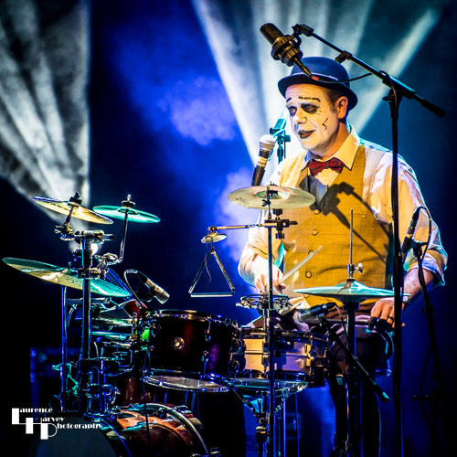 Budi Butenop on drums