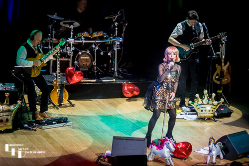 Toyah Willcox on vocals, Robert Fripp & Nat Martin on guitar