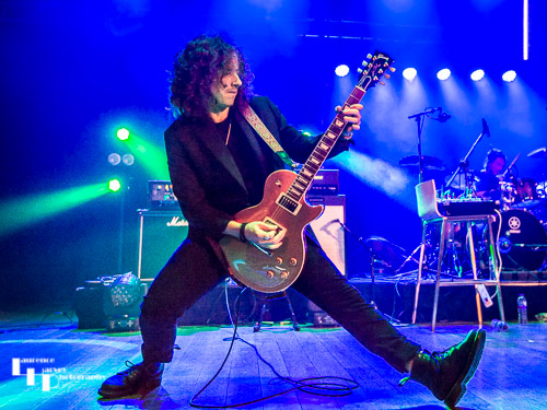 Vambo - Pete Lance on guitar
