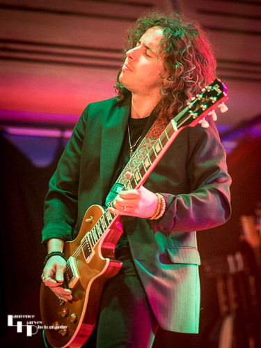 Vambo - Pete Lance on guitar