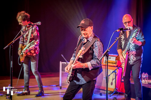 Bob Skeat on bass