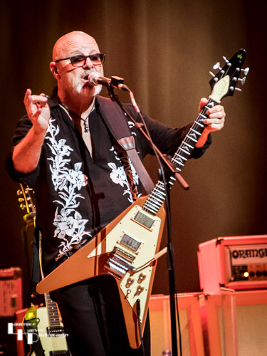 Andy Powell on vocals & guitar
