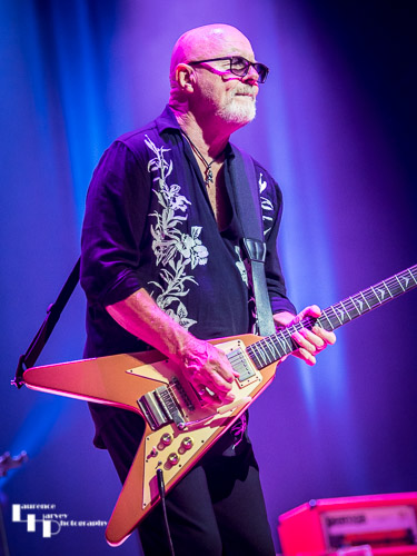 Andy Powell on vocals & guitar