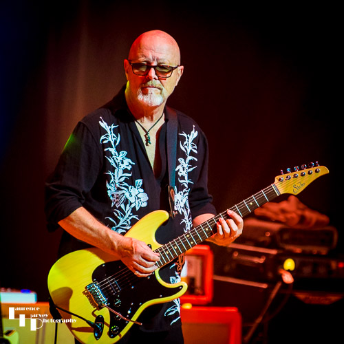 Andy Powell on vocals & guitar