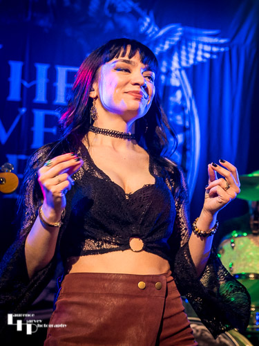 Grace Bond on vocals