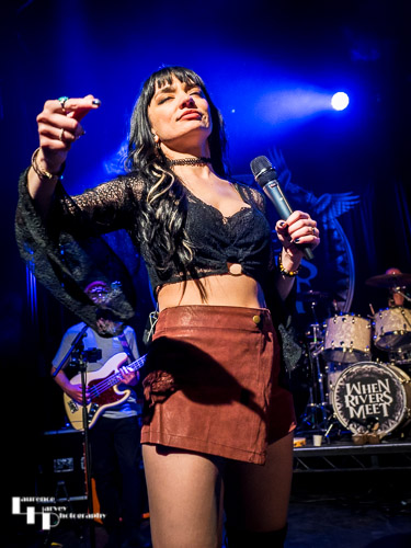 Grace Bond on vocals