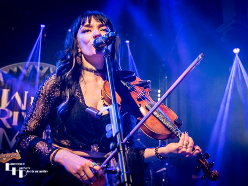 Grace Bond on fiddle & vocals