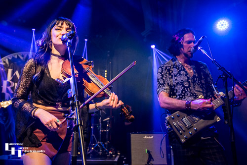 Grace Bond on fiddle & vocals, Aaron Bond on guitar & vocals