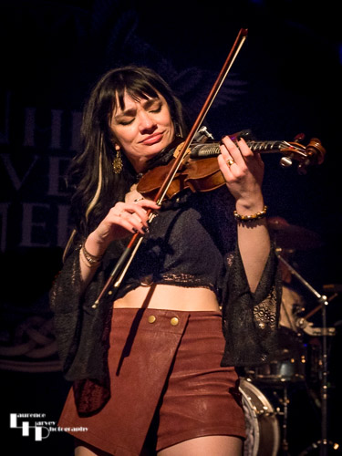 Grace Bond on fiddle & vocals