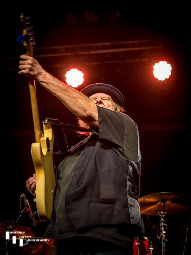 Walter Trout on vocals & guitar